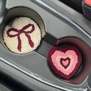 Ensemble de deux sous-verres de voiture personnalisés perforés, accessoires de voiture, sous-verres pour boissons froides, porte-gobelet décoratif pour voiture, cadeau pour petite amie, intérieur de voiture pour femme