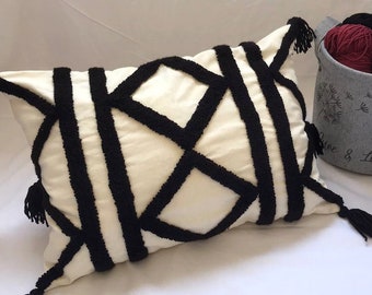 Couverture d’oreiller à aiguille de poinçon touffetée à la main, housse de coussin brodée décorative, tapis de broderie géométrique, cadeau unique, décor N & B du milieu du siècle