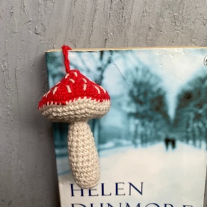 Crochet Red Mushroom Bookmark, Cottagecore Embroidery Cute Book String Accessories, Frog Book Mark, Bookworm, Club Gifts Honey Bee Tassel