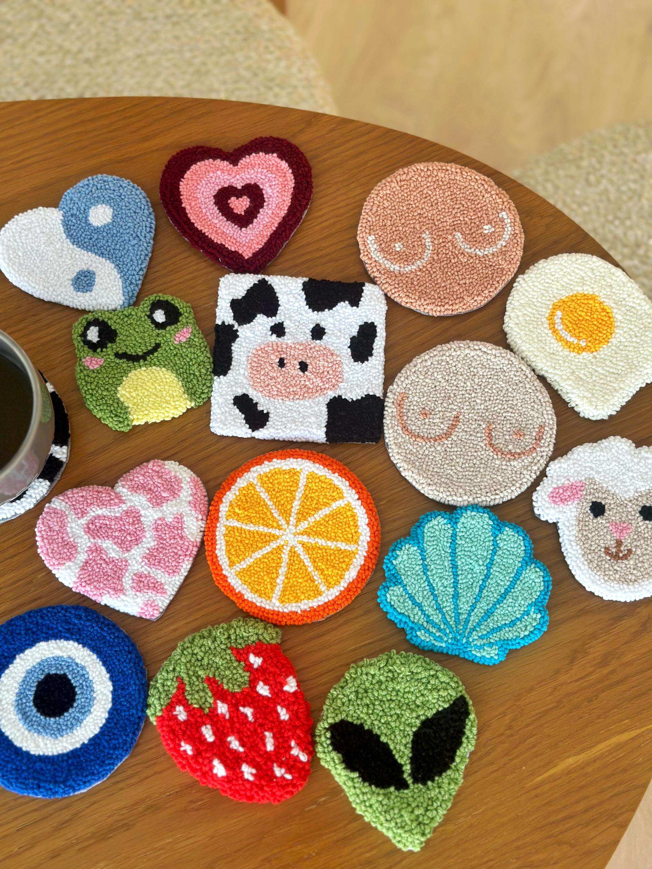かわいいコーヒーテーブルコースターセット、パンチニードルマグラグ