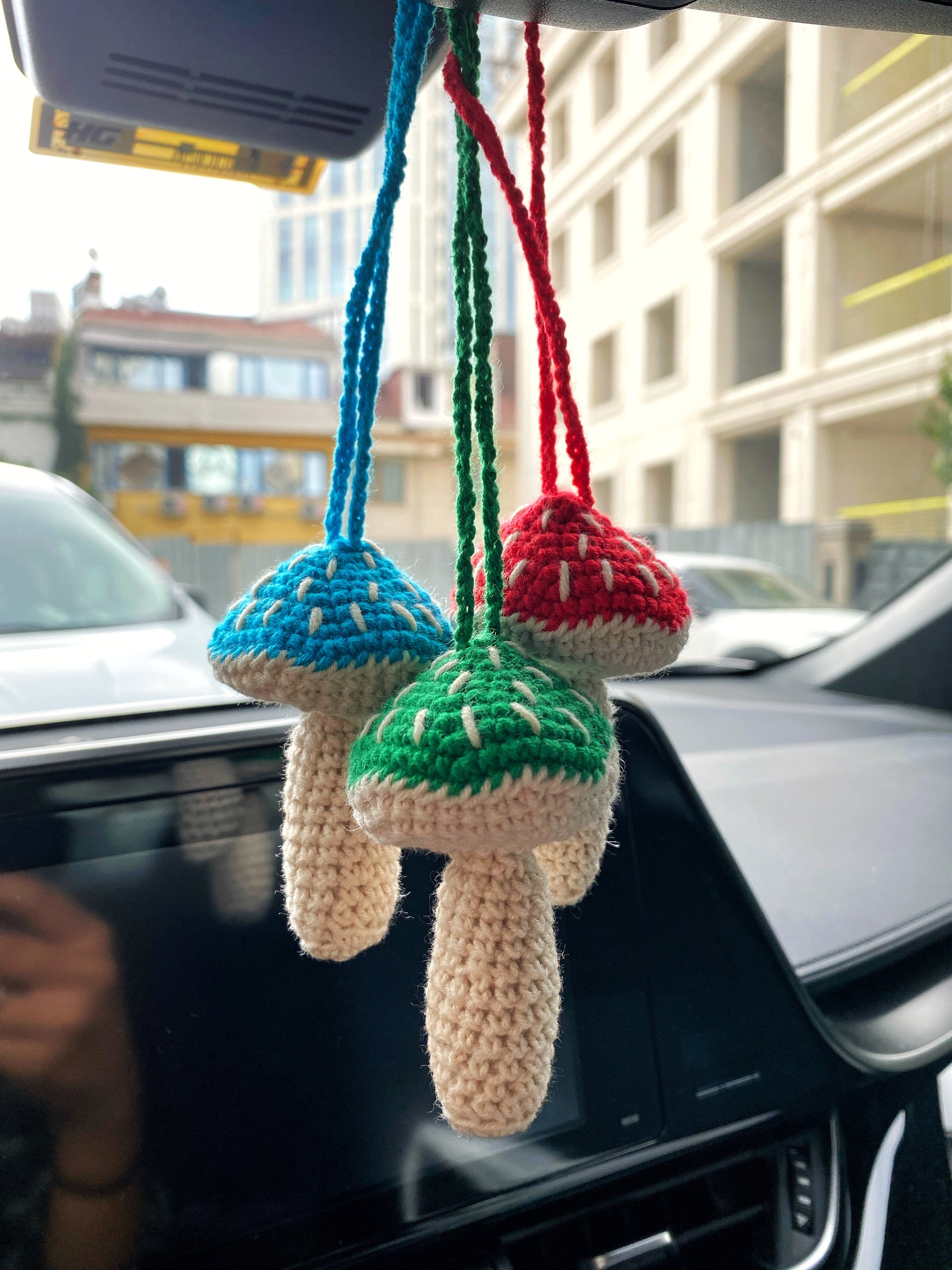 Kaufe Niedlicher Erdbeer-Häkel-Autospiegel-Hängeaccessoires, ästhetischer  Auto-Rückspiegel-Innenraum-Charm, handgefertigter gestrickter Rückspiegel- Anhänger-Ornament