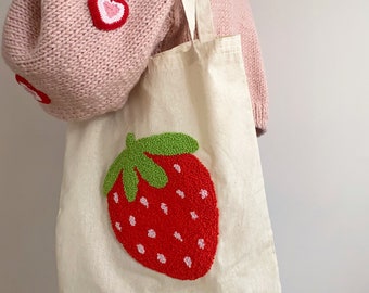 Borsa tote in tessuto punch needle trapuntato a mano, borsa da spesa ricamata con fragole, borsa a tracolla in tela di cotone, borsa trapuntata personalizzata, regalo personalizzato