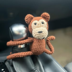 Niedliches Amigurumi Kuh Lenkrad Zubehör, gehäkelte Häschen Schaltknauf Abdeckung, handgefertigtes Spielzeug Tier Auto Decor, neues Auto Geschenk für Autoliebhaber Monkey