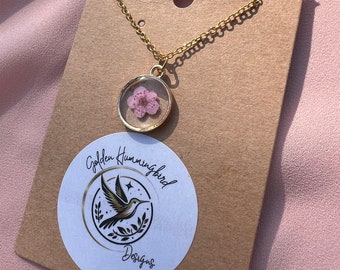 Roze pruimenbloesem ketting met ronde hanger, echte gedroogde en geperste bloem van hars