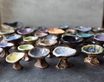 Plato para joyería con forma de hongo // Plato para anillos de cerámica // Pequeño hongo esculpido