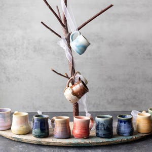 Mini tazas de cerámica // Tazas con adornos pequeños // Adornos navideños rústicos