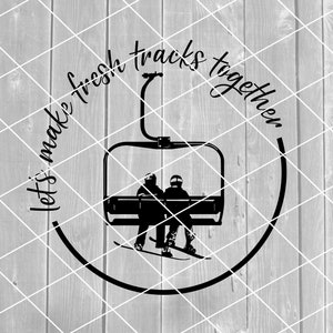 SVG- Let's Make Fresh Tracks Together, Sessellift Clip Art, Paar, Snowboarder, Winter, Download für Cricut (svg, png, pdf und jpg Dateien)