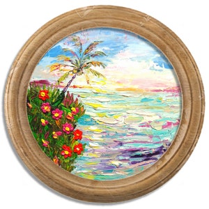 Puede incluir: Una pintura enmarcada que representa una escena de playa tropical con una palmera, flores rosas y un oc&eacute;ano azul con olas blancas.