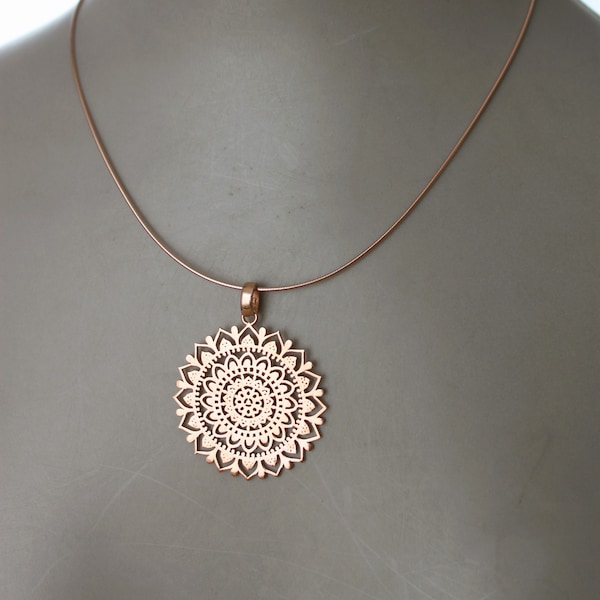 La vie est abondance ! Pendentif Mandala sur un cercle Omega Argent 925 Or rouge 18 carats