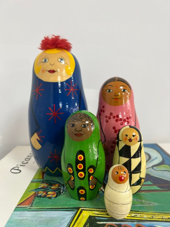 Vintage Russian Doll IKEA Jutanas Set Matryoshka Doll di Maria