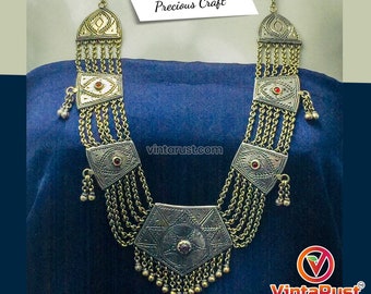 ヴィンテージ クチ ビブネックレス：ガラスストーンを使った