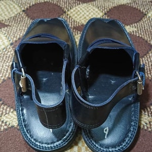 Peshawari Chappal noir fait main, sandales Peshawari Chappal en cuir noir brillant, sandales pour hommes, sandales en cuir image 2