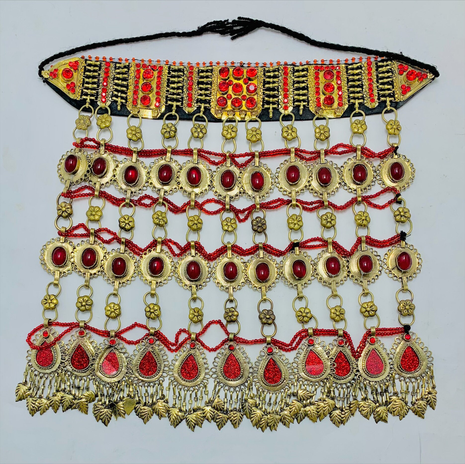 赤いガラスの石のクチチョーカー：ヴィンテージのアフガニスタンの部族