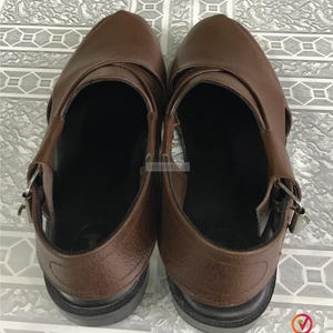 Handmade Shiny Brown Leather Peshawari Chappal: Traditional Men's Sandals image 4