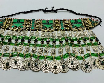 ハンドメイドのクチ族のチョーカー：グリーンストーンのアフガン