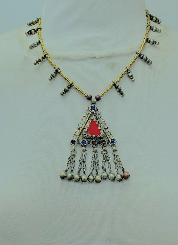 ヴィンテージ クチ トライバルネックレス：三角形のお守りペンダント