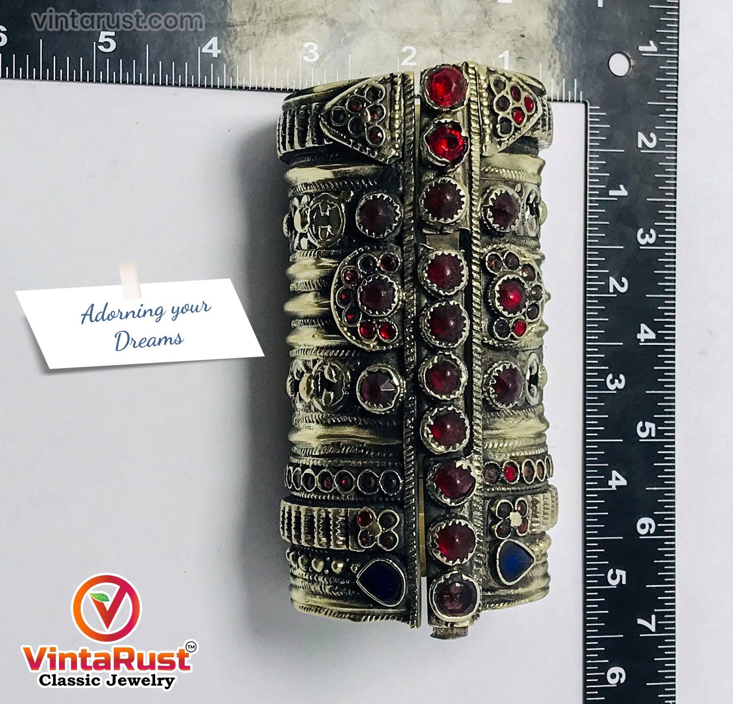 アンティーク クチ カフ ブレスレット：赤いガラスストーンの