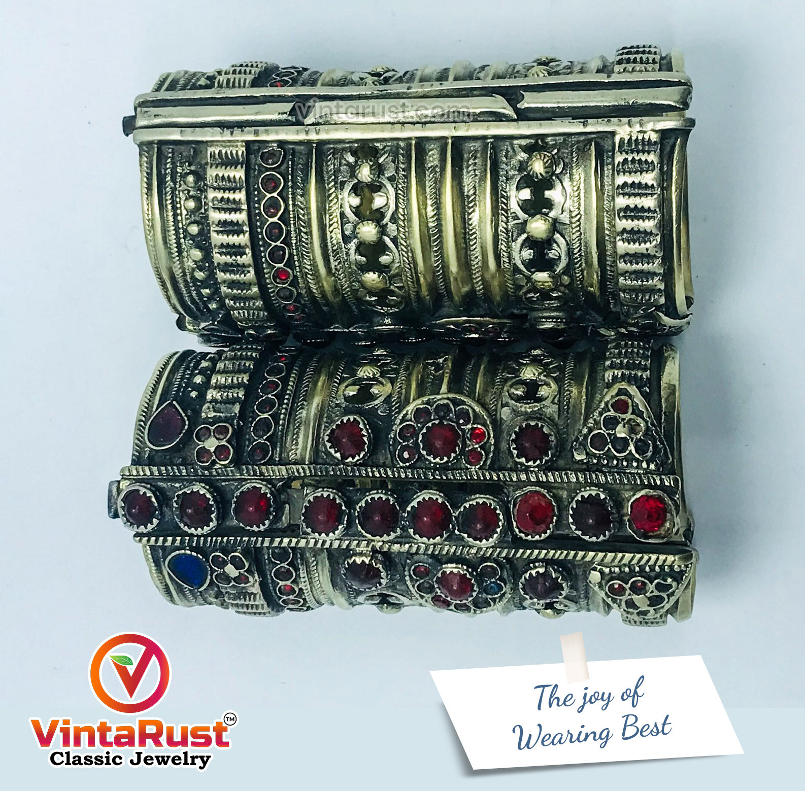 アンティーク クチ カフ ブレスレット：赤いガラスストーンの