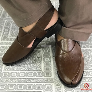 Handmade Shiny Brown Leather Peshawari Chappal: Traditional Men's Sandals image 3