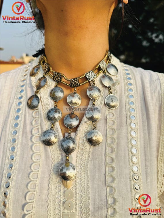 遊牧民のチョーカーネックレス：アフガニスタンの銀貨、ボヘミアン風