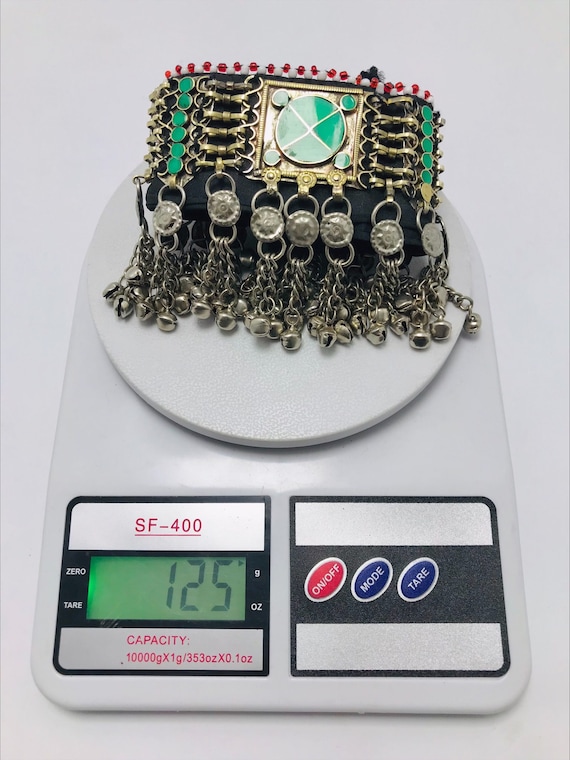 アフガンチョーカーネックレス：グリーンストーン、シルバーベル、クチ