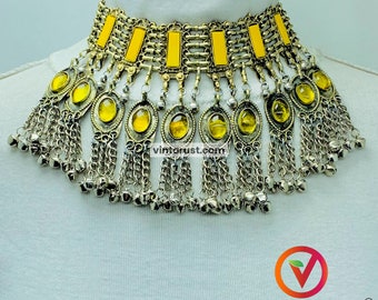 Gelbe Stein-Halskette mit langen Glocken, baumelnde Statement-Halskette, Vintage-inspirierte Halskette, Boho-Schmuck