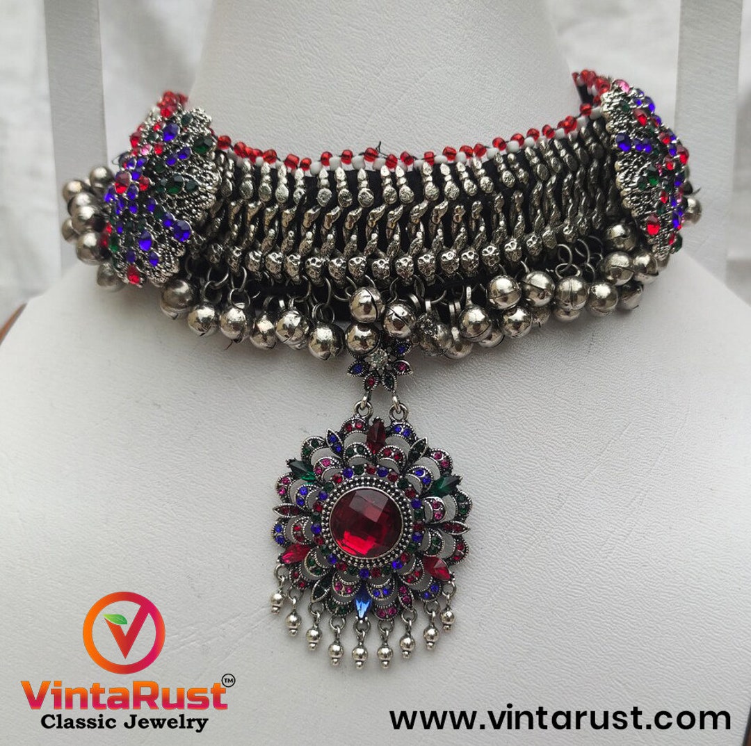 アフガニスタン　クチ　チョーカー アフガニスタンのクチチョーカー：シルバーベル、マルチカラーガラス