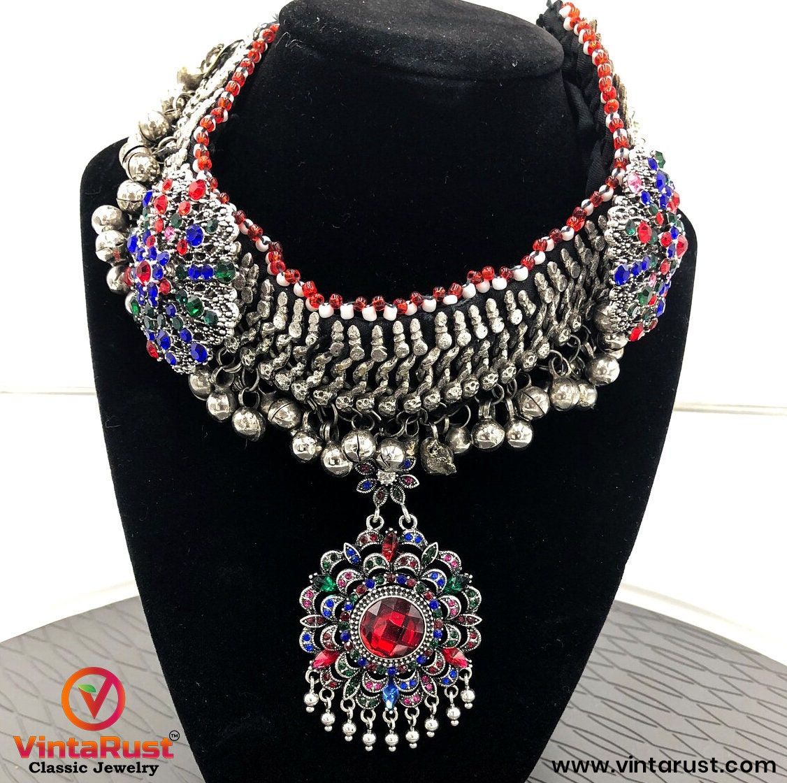 アフガニスタンのクチチョーカー：シルバーベル、マルチカラーガラス