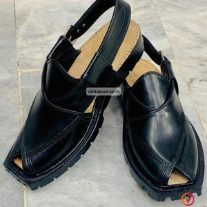 Ręcznie wykonane czarne skórzane sandały Peshawari Chappal
