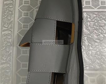 Handmade Grey Leather Kaptaan Chappal: Peshawari Style  display picture 2