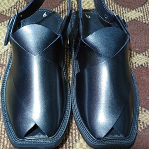 Peshawari Chappal noir fait main, sandales Peshawari Chappal en cuir noir brillant, sandales pour hommes, sandales en cuir image 1
