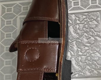 Scarpe Classiche in Pelle Marrone Da Uomo Immagine Stock - Immagine di