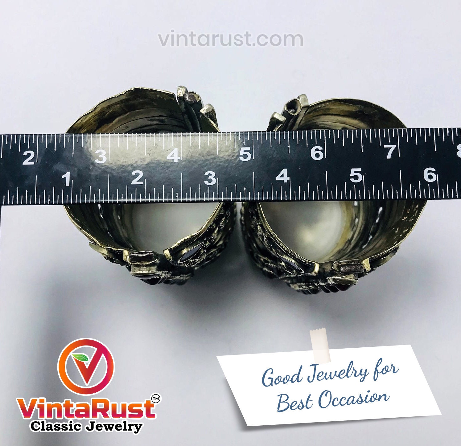 アンティーク クチ カフ ブレスレット：赤いガラスストーンの