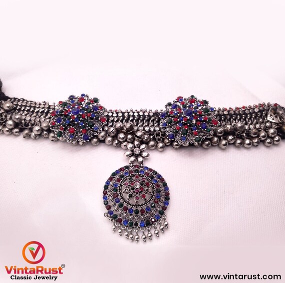 アフガニスタン　クチ　チョーカー アフガニスタンのクチチョーカー：シルバーベル、マルチカラーガラス