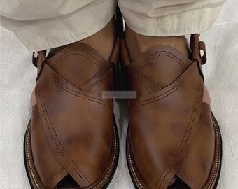 Peschawari Sandalen aus braunem Leder für Herren: Traditionelles Herrenschuhgeschenk