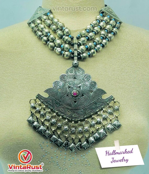 Collier Ethnique Vintage - Perles Et Pendentif Globe En Métal Argenté - Longueur ~63 Cm