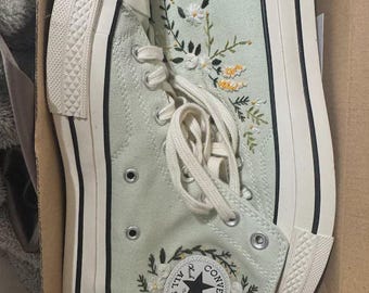 Custom Embroidered Wedding Converse, White Flowers Embroidered Sneakers for Bride, Embroidered Wedding Reception Shoes, Wedding Gifts