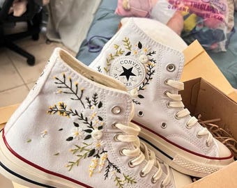 Custom Embroidered Wedding Converse, White Flowers Embroidered Sneakers for Bride, Embroidered Wedding Reception Shoes, Wedding Gifts