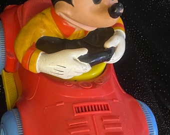 1970 Vintage Micky Mouse Pull Toy by Kohner Bros. Toy * Walt Disney ** Mickey Swivels When Pulled. Very Good Condition.