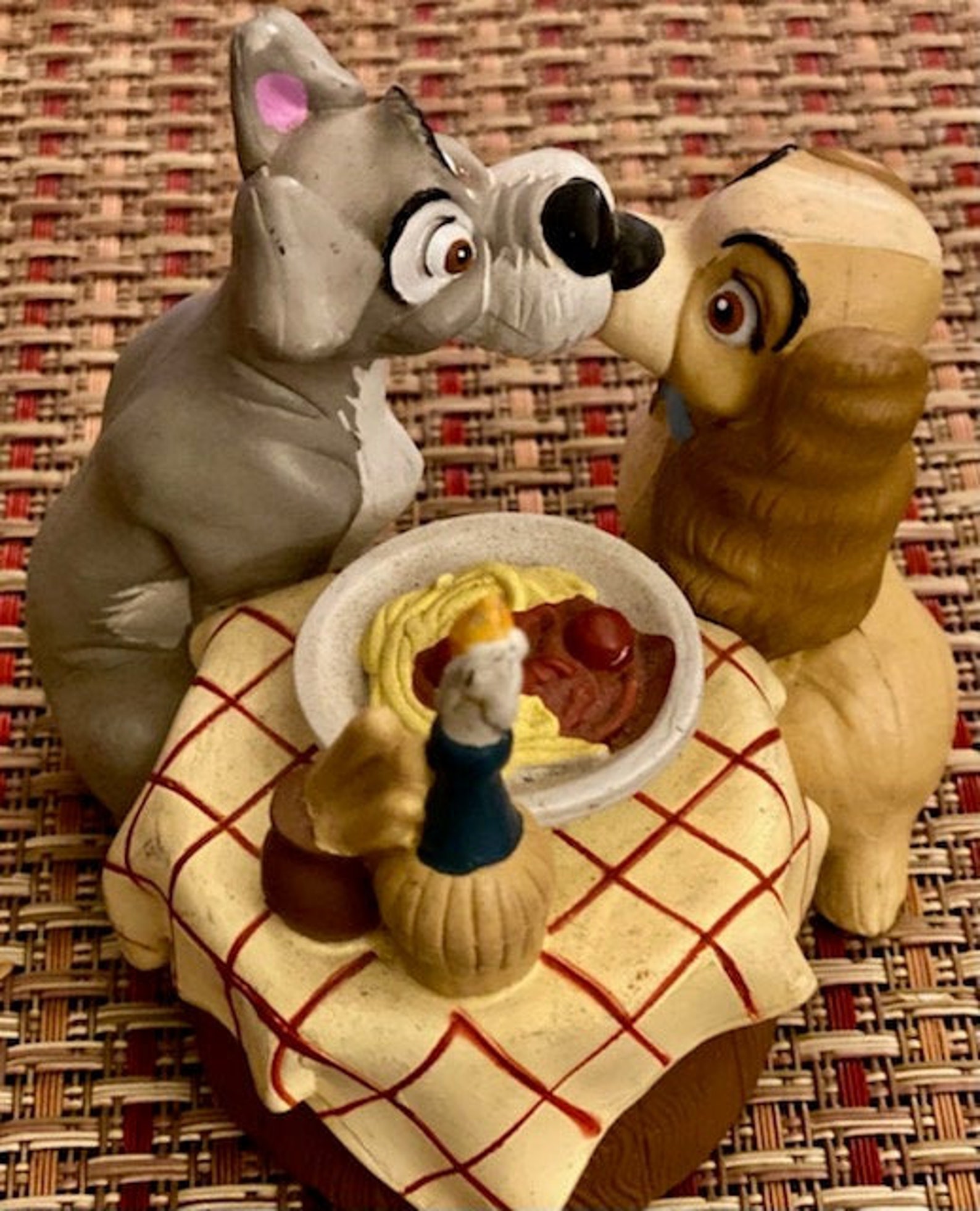 lady and the tramp statue