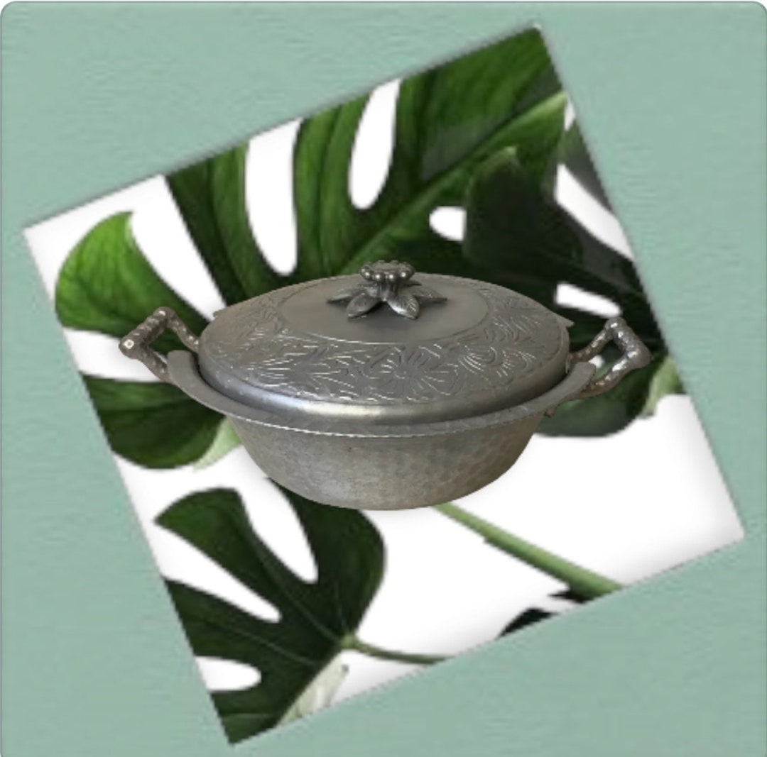 Vintage Everlast Aluminum Hammered Covered Casserole Dish Holder