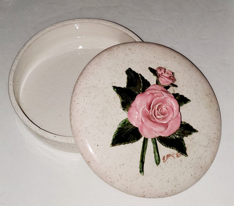 Unique Vintage Rose-Crested Ceramic Jewelry/Trinket Dish/Box image 4