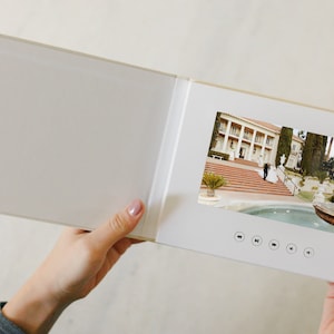 Album vidéo de mariage BEST DAY EVER | livre vidéo qui lit vos vidéos | Album vidéo | Cadeau pour elle, Cadeaux de mariage, Cadeau de Saint-Valentin