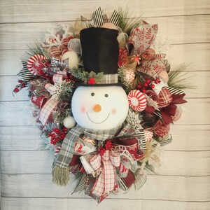 Peppermint Snowman Christmas Wreath for Front Door, Rustic Winter Snowman Wreath, Christmas Holiday Door Hanger, Holiday Home Decor