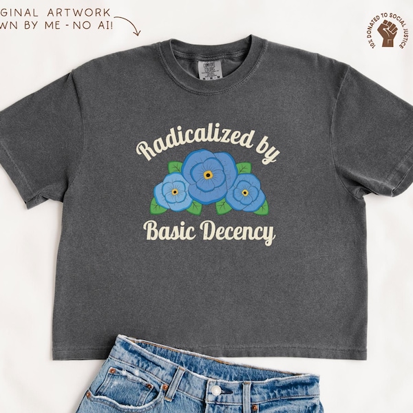 Camiseta cuadrada para mujer, top corto Resist, camisa de protesta Radicalized by Basic Decency Comfort Colors®