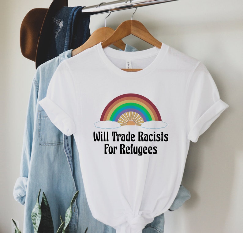 Camiseta "Intercambiaré racistas por refugiados", camiseta de derechos de los inmigrantes, camiseta de derechos humanos, regalo progresista, ningún ser humano es ilegal, camiseta de justicia social White