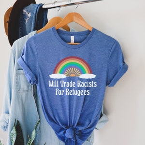 Camiseta "Intercambiaré racistas por refugiados", camiseta de derechos de los inmigrantes, camiseta de derechos humanos, regalo progresista, ningún ser humano es ilegal, camiseta de justicia social Heather True Royal