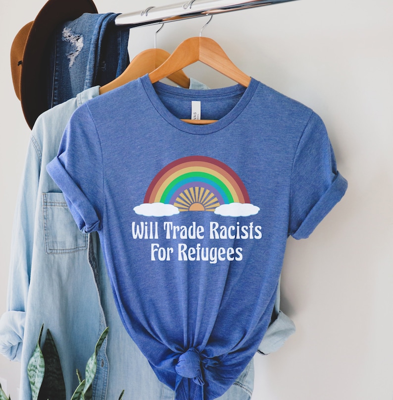 Camiseta "Intercambiaré racistas por refugiados", camiseta de derechos de los inmigrantes, camiseta de derechos humanos, regalo progresista, ningún ser humano es ilegal, camiseta de justicia social Heather True Royal