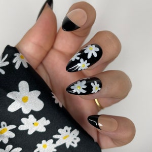 Press on nails | Black nails | Flowers | Floral nails |  Glue on nails | Stick on nails | False nails | Hand painted