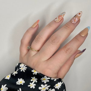Press on nails Pastel nails Flowers Spring nails Glue on nails Stick on nails False nails Hand painted image 3